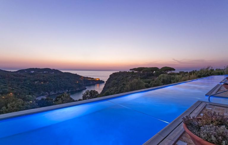 Banfield Travel, Italy, Ischia, San Montano Resort & Spa, Infinity Pool